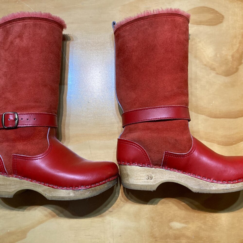 RARE Vintage RED SVEN No. 6 tall shearling clogs Size 39